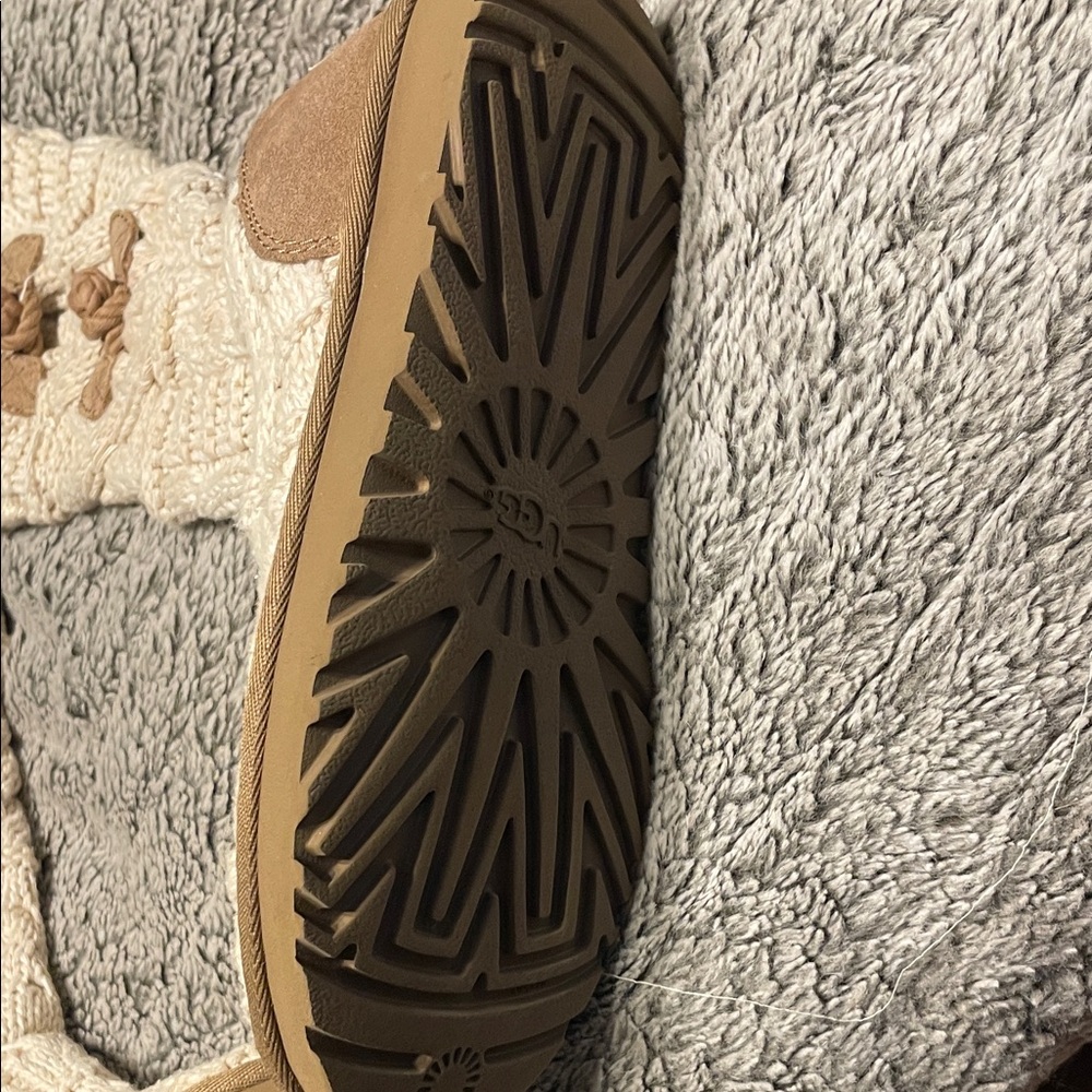 UGG Women's Cream and Tan Winter Boots - Picture 4 of 10